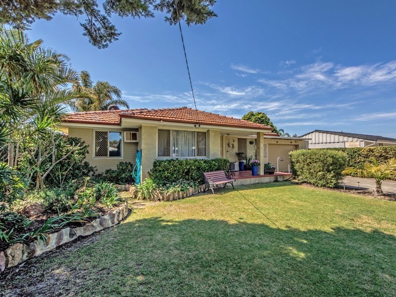 6 Stoke Court, Girrawheen WA 6064