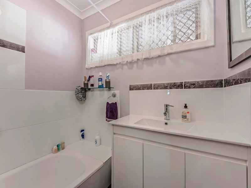 6 Stoke Court, Girrawheen WA 6064