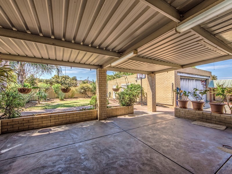 6 Stoke Court, Girrawheen WA 6064