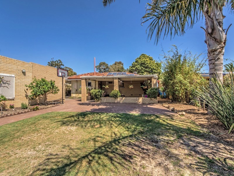 6 Stoke Court, Girrawheen WA 6064