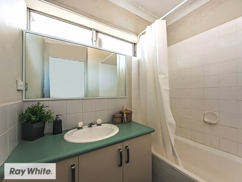 4B Casserley Avenue, Girrawheen WA 6064