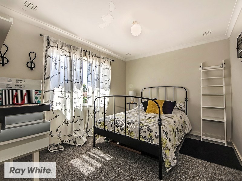 4B Casserley Avenue, Girrawheen WA 6064