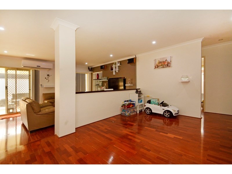 6 Parkin Way, Marangaroo WA 6064