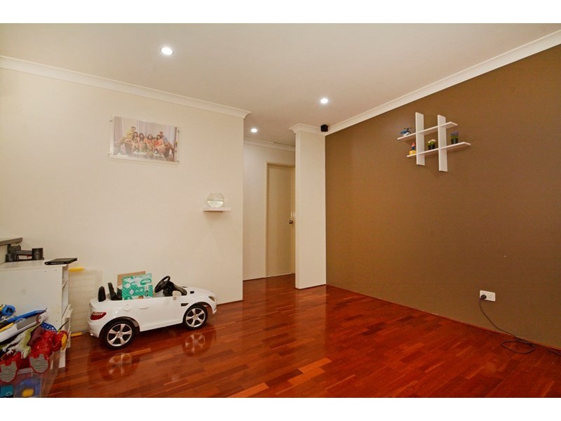 6 Parkin Way, Marangaroo WA 6064