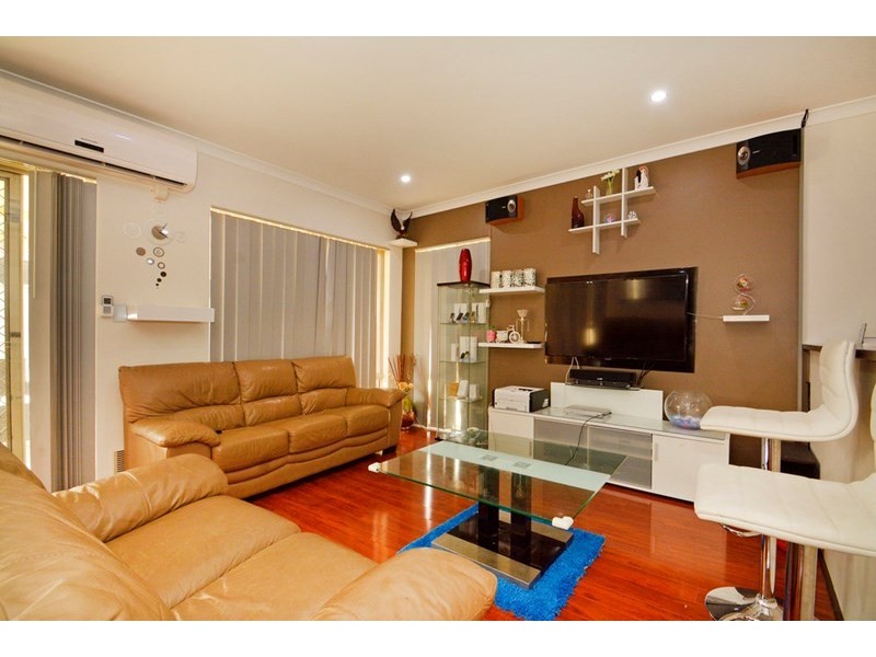 6 Parkin Way, Marangaroo WA 6064