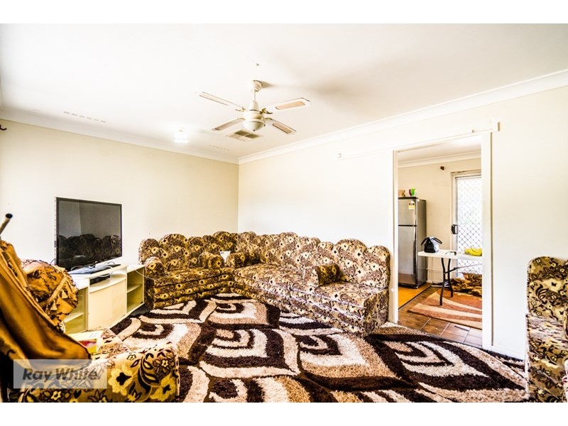 15 Brecknock Way, Girrawheen WA 6064