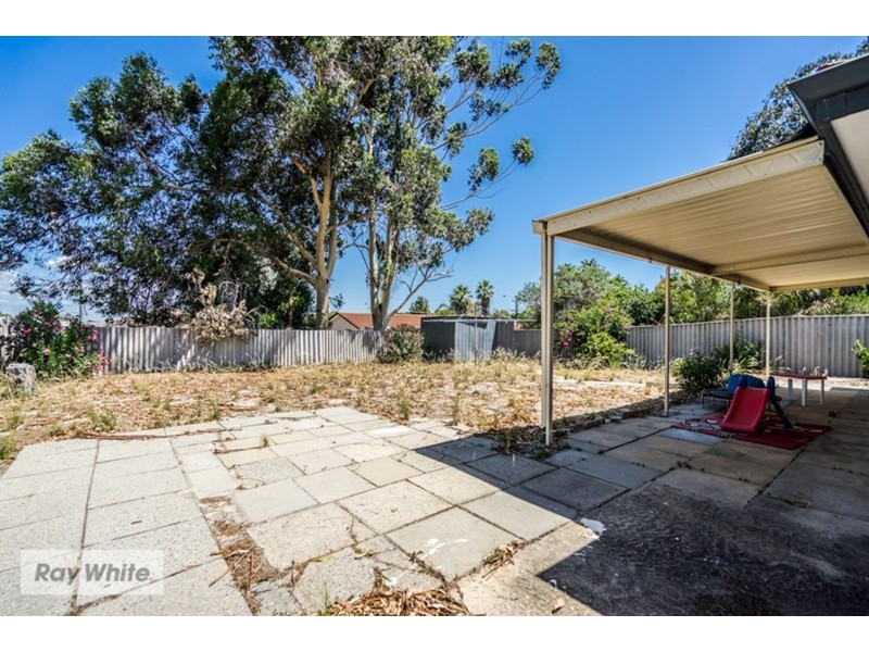 15 Brecknock Way, Girrawheen WA 6064