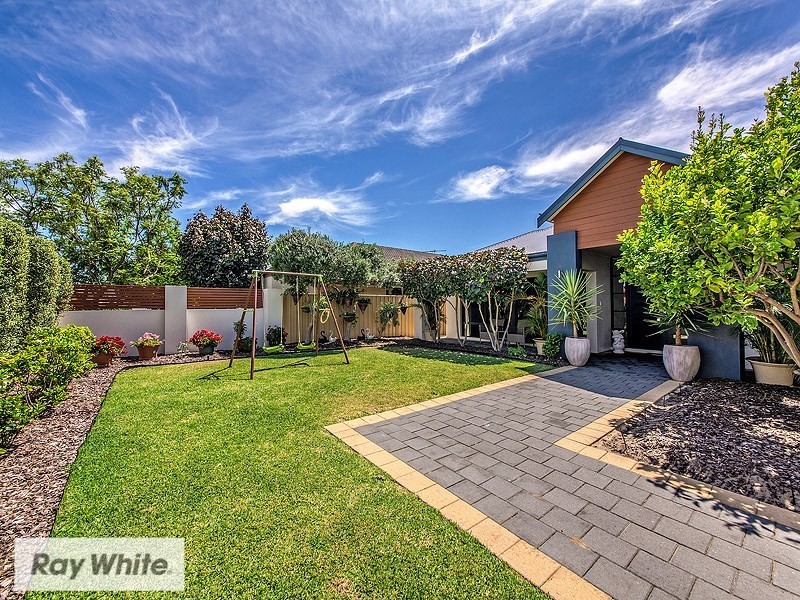 21 Eglinton Drive, Darch WA 6065