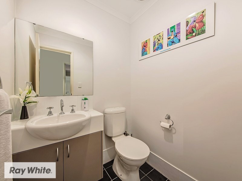 21 Eglinton Drive, Darch WA 6065