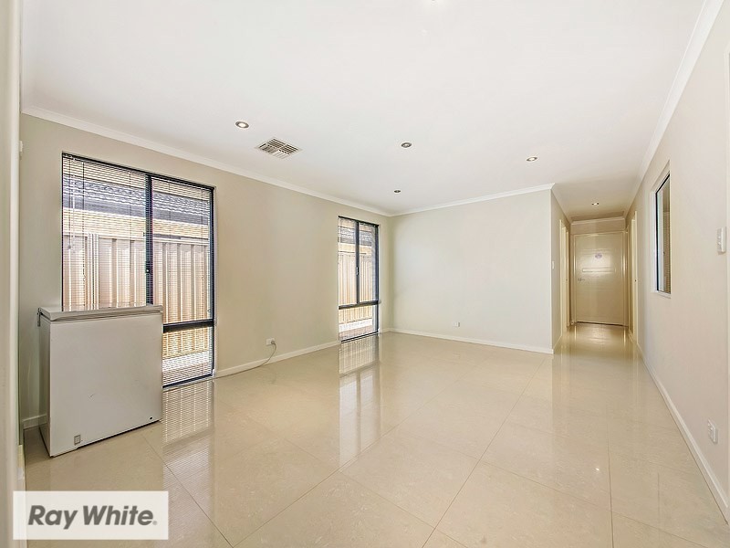 21 Eglinton Drive, Darch WA 6065