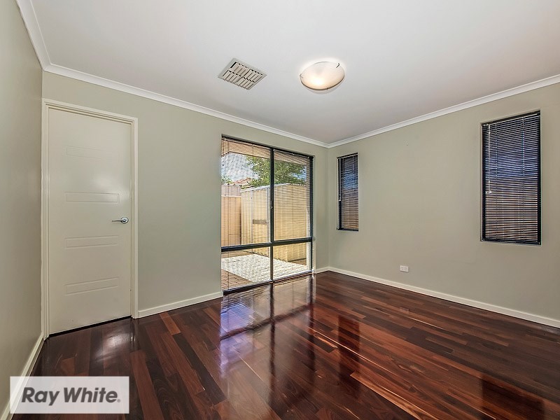 21 Eglinton Drive, Darch WA 6065