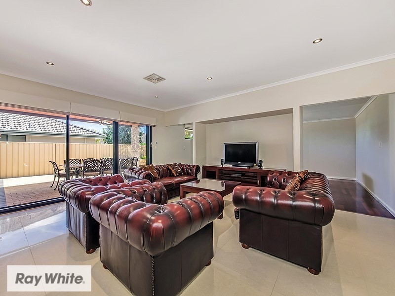 21 Eglinton Drive, Darch WA 6065