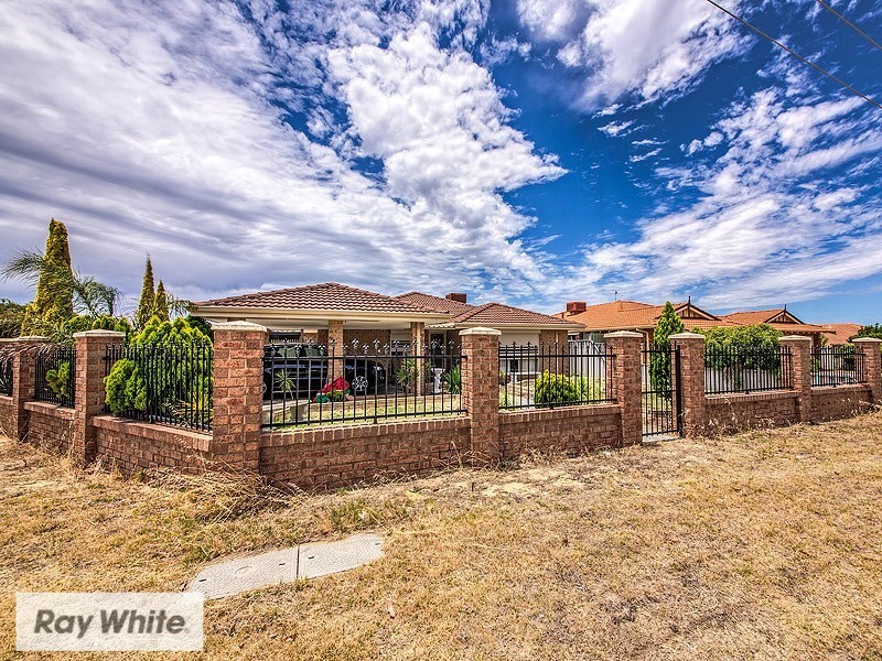 2 Diploma Rise, Marangaroo WA 6064