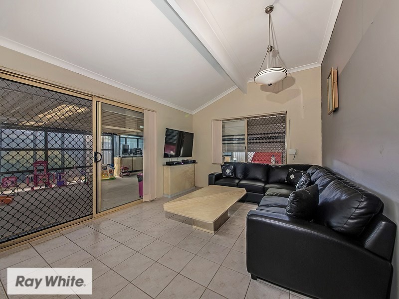 2 Diploma Rise, Marangaroo WA 6064