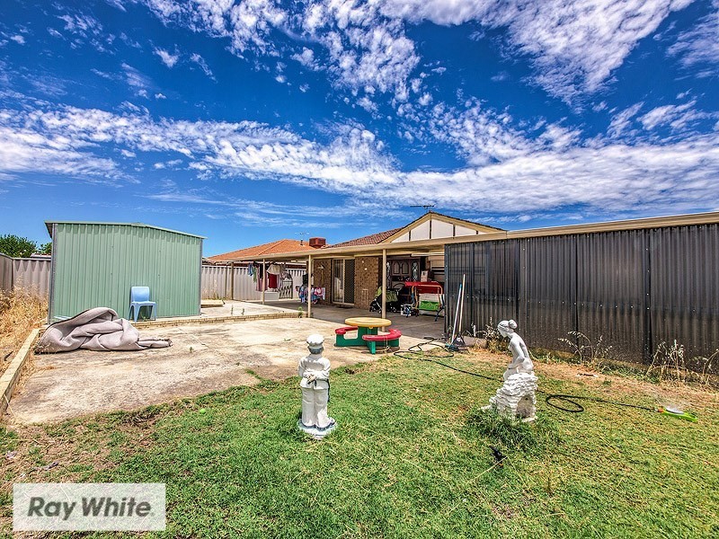 2 Diploma Rise, Marangaroo WA 6064