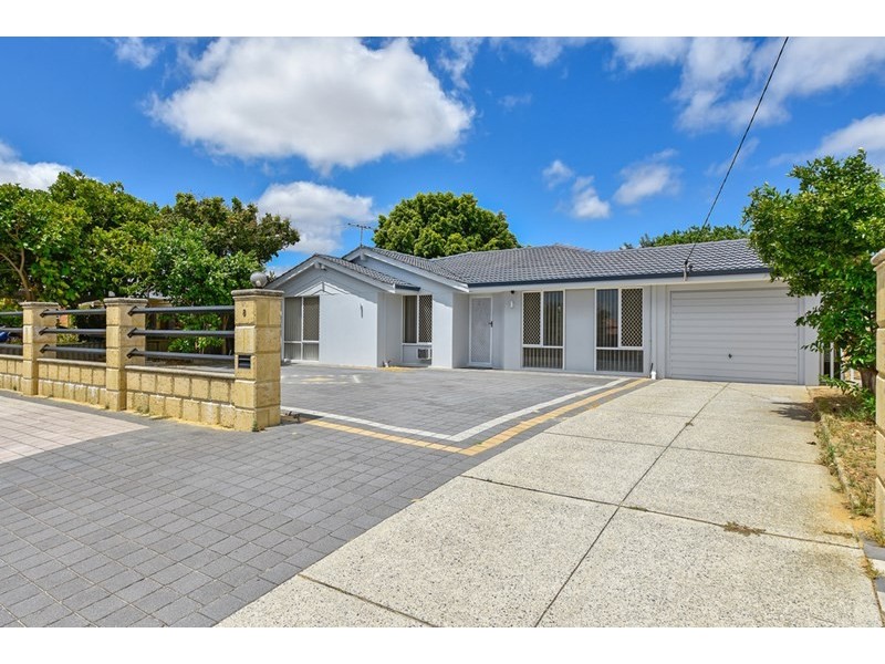 8 Highclere Boulevard, Marangaroo WA 6064