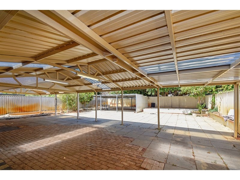 8 Highclere Boulevard, Marangaroo WA 6064