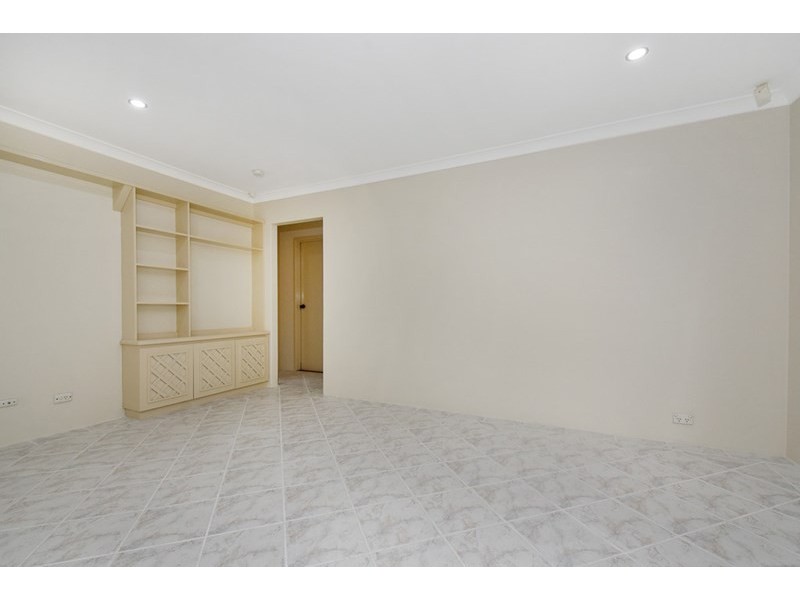 8 Highclere Boulevard, Marangaroo WA 6064