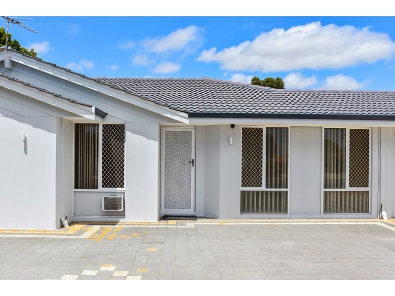 8 Highclere Boulevard, Marangaroo WA 6064