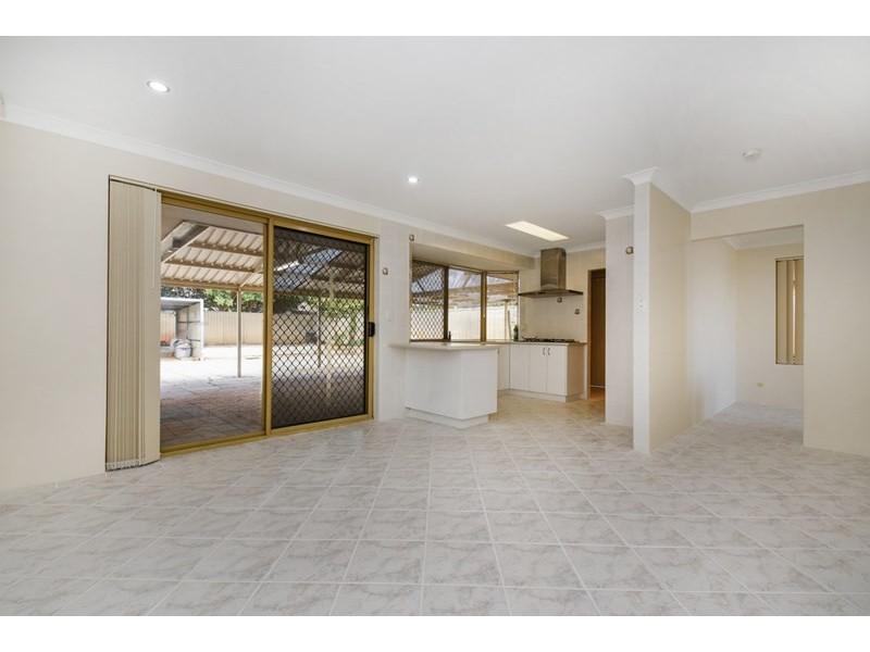 8 Highclere Boulevard, Marangaroo WA 6064