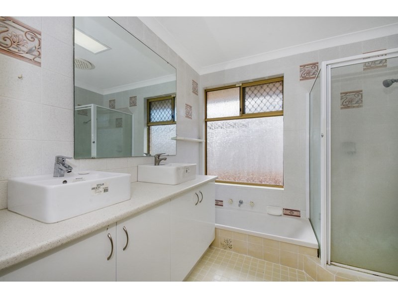 8 Highclere Boulevard, Marangaroo WA 6064