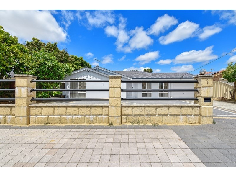 8 Highclere Boulevard, Marangaroo WA 6064
