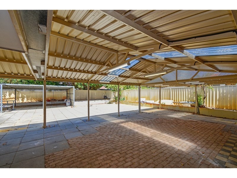 8 Highclere Boulevard, Marangaroo WA 6064