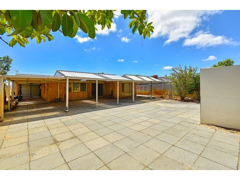 8 Highclere Boulevard, Marangaroo WA 6064