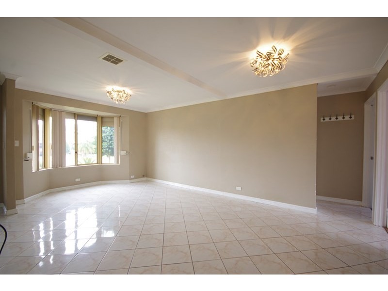 22 Desault Cove, Ballajura WA 6066