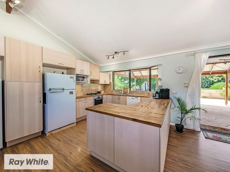 28 Brookland Crescent, Marangaroo WA 6064