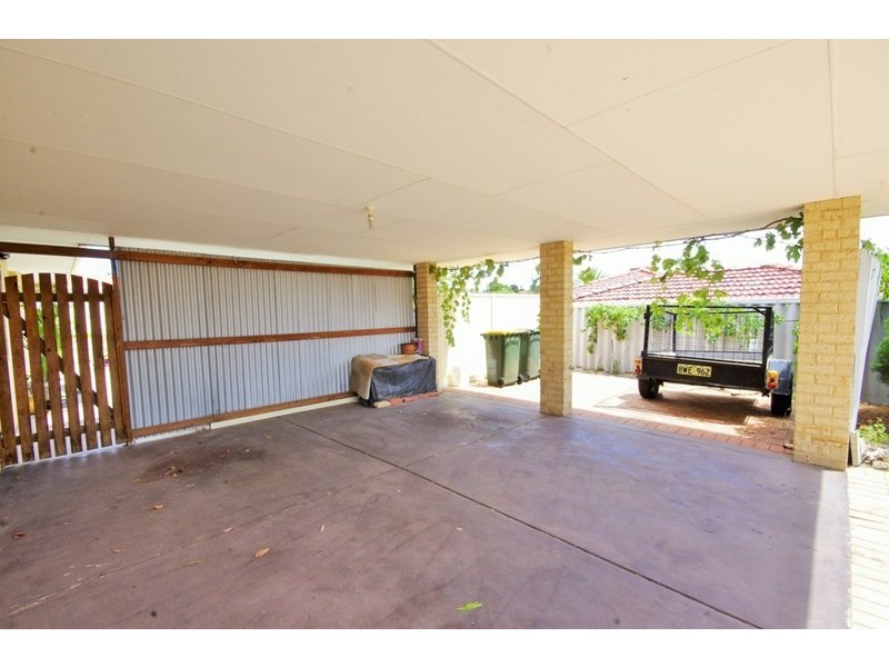 3 The Avenue, Alexander Heights WA 6064