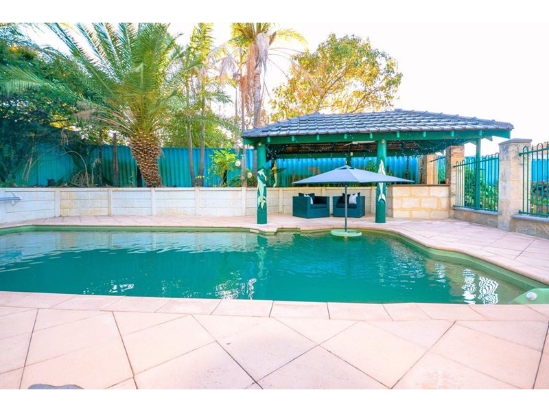 10 Oakleaf Circle, Mirrabooka WA 6061