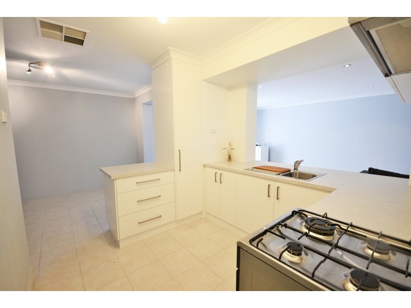 10 Oakleaf Circle, Mirrabooka WA 6061