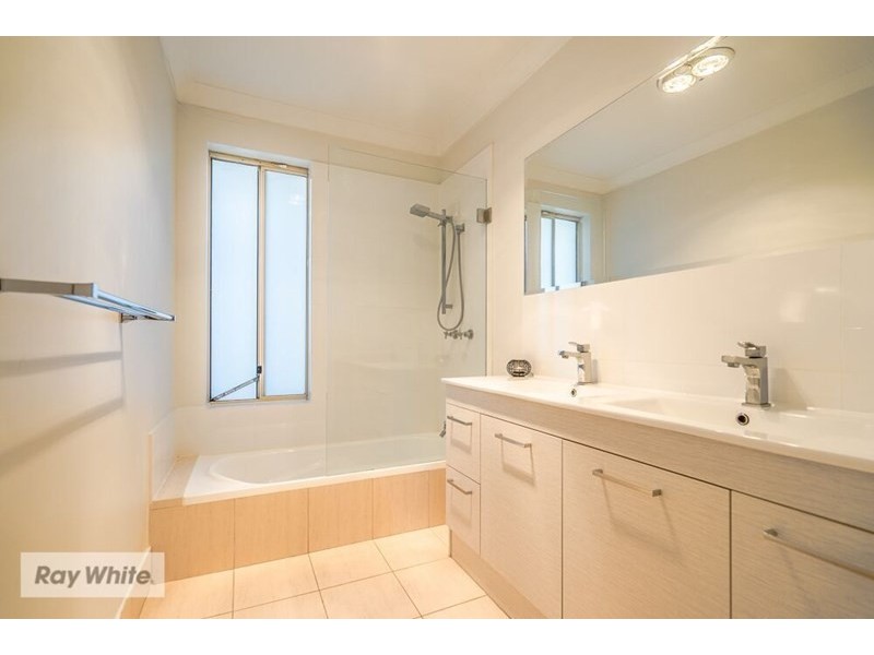 10 Oakleaf Circle, Mirrabooka WA 6061