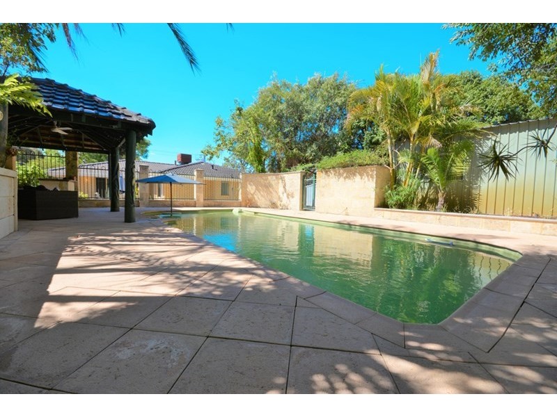 10 Oakleaf Circle, Mirrabooka WA 6061