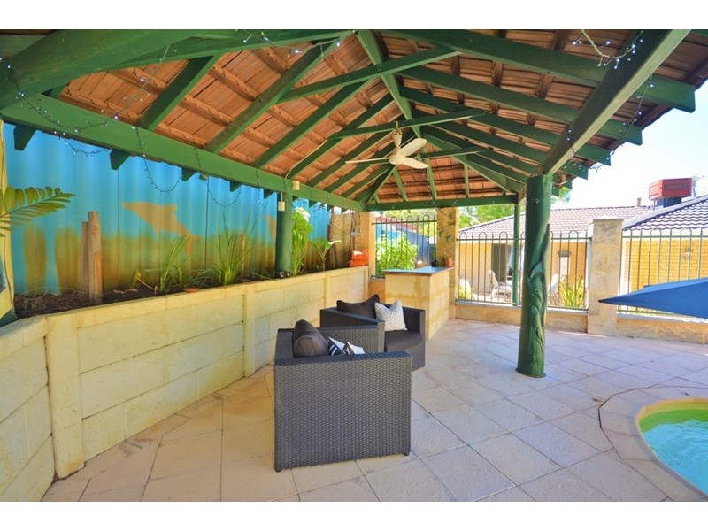 10 Oakleaf Circle, Mirrabooka WA 6061