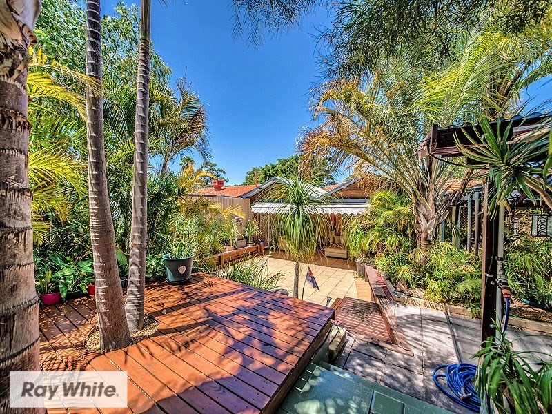 10 Henniker Way, Koondoola WA 6064