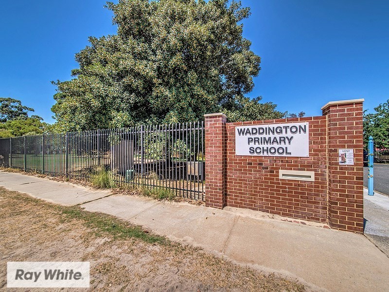 10 Henniker Way, Koondoola WA 6064