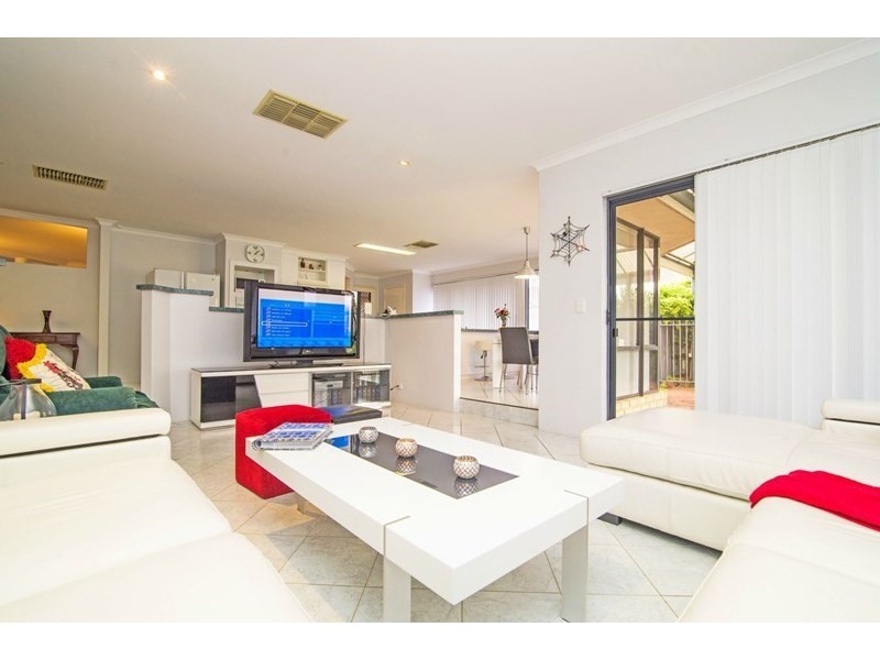 8 Asheville Parade, Landsdale WA 6065