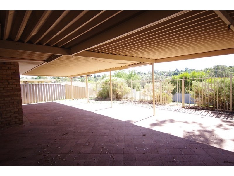 5 Lambourne Retreat, Mirrabooka WA 6061