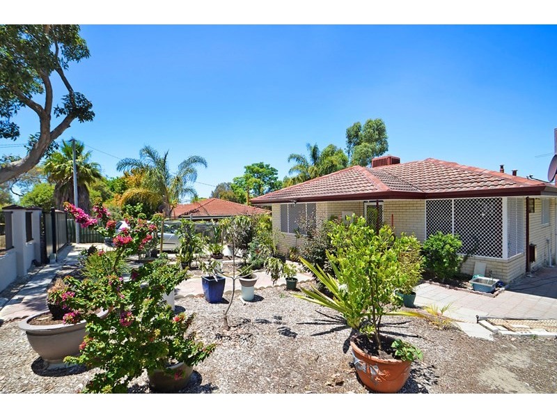 24 Rochford Way, Girrawheen WA 6064