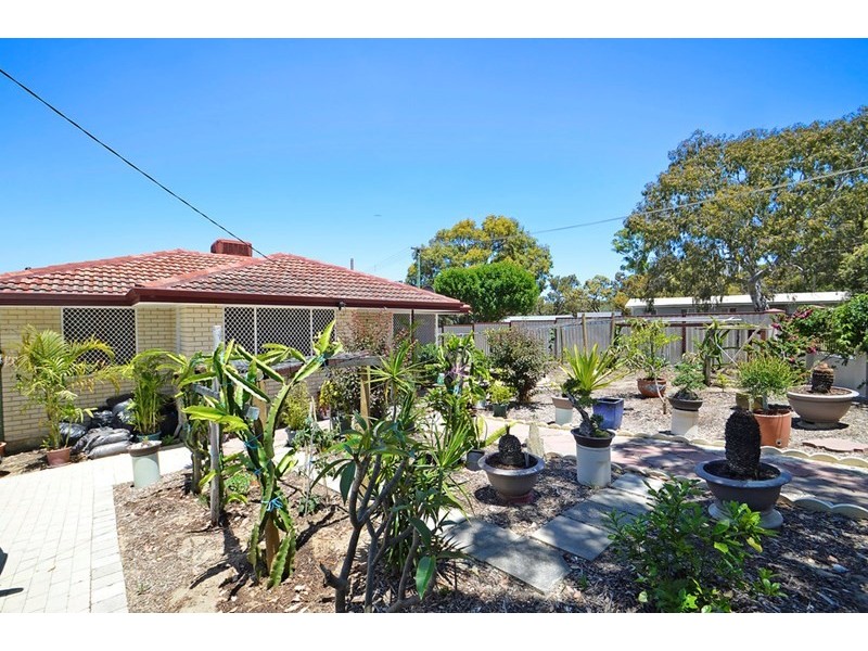 24 Rochford Way, Girrawheen WA 6064