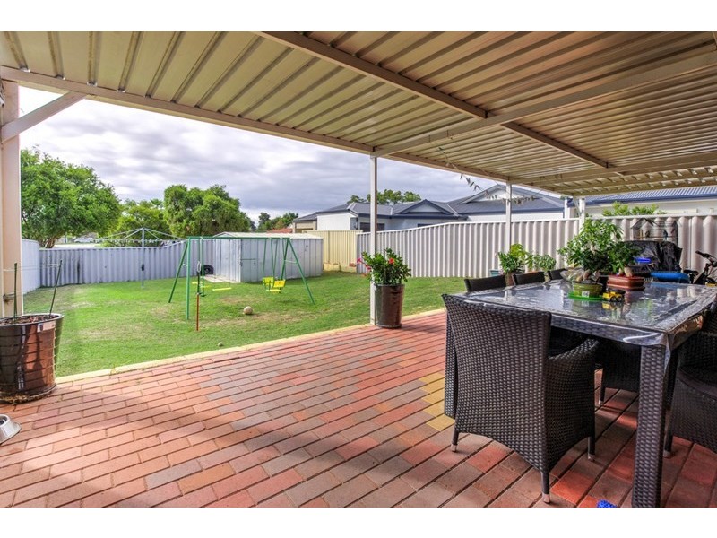 215 Ravenswood Drive, Westminster WA 6061