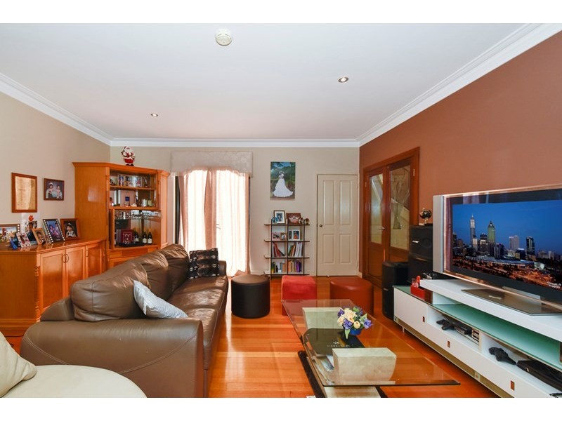 24 Macaulay Crescent, Inglewood WA 6052