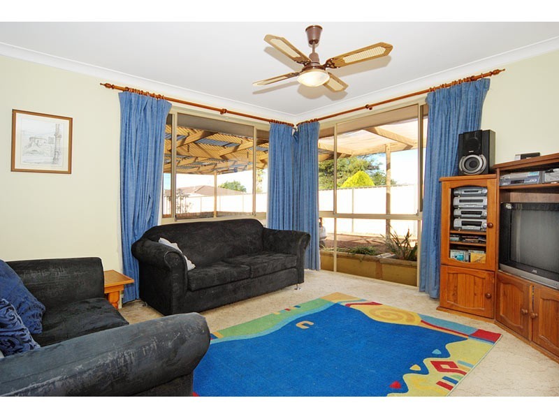 8 Giles Place, Mirrabooka WA 6061