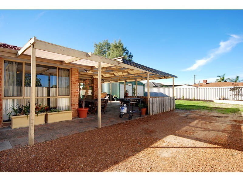 8 Giles Place, Mirrabooka WA 6061