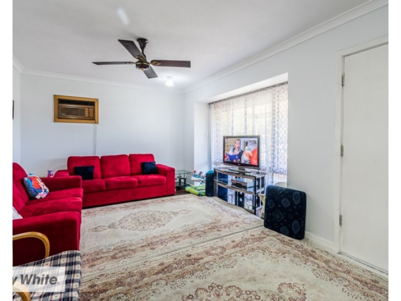 19 Calvert Way, Girrawheen WA 6064