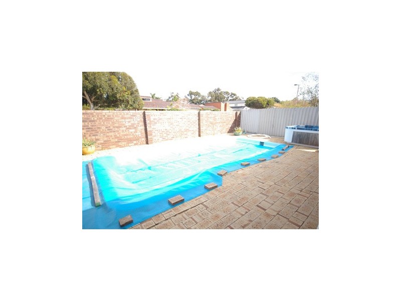 4 Kingfisher Place, Stirling WA 6021