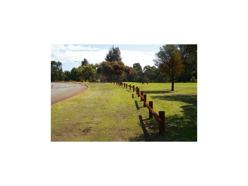 4 Kingfisher Place, Stirling WA 6021