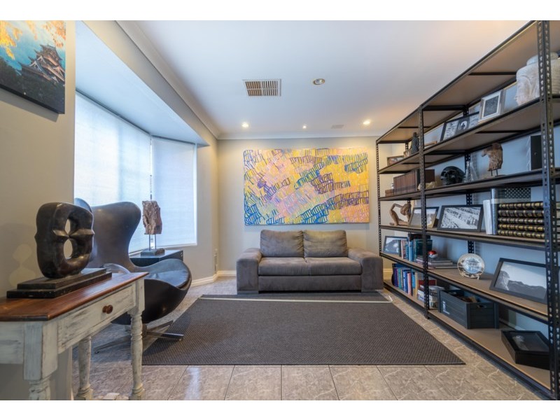 25 Beedelup Close, Ballajura WA 6066